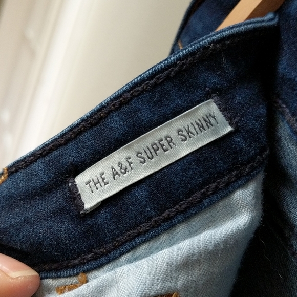 Abercrombie and Fitch skinny jeans Size 6R - Picture 4 of 8